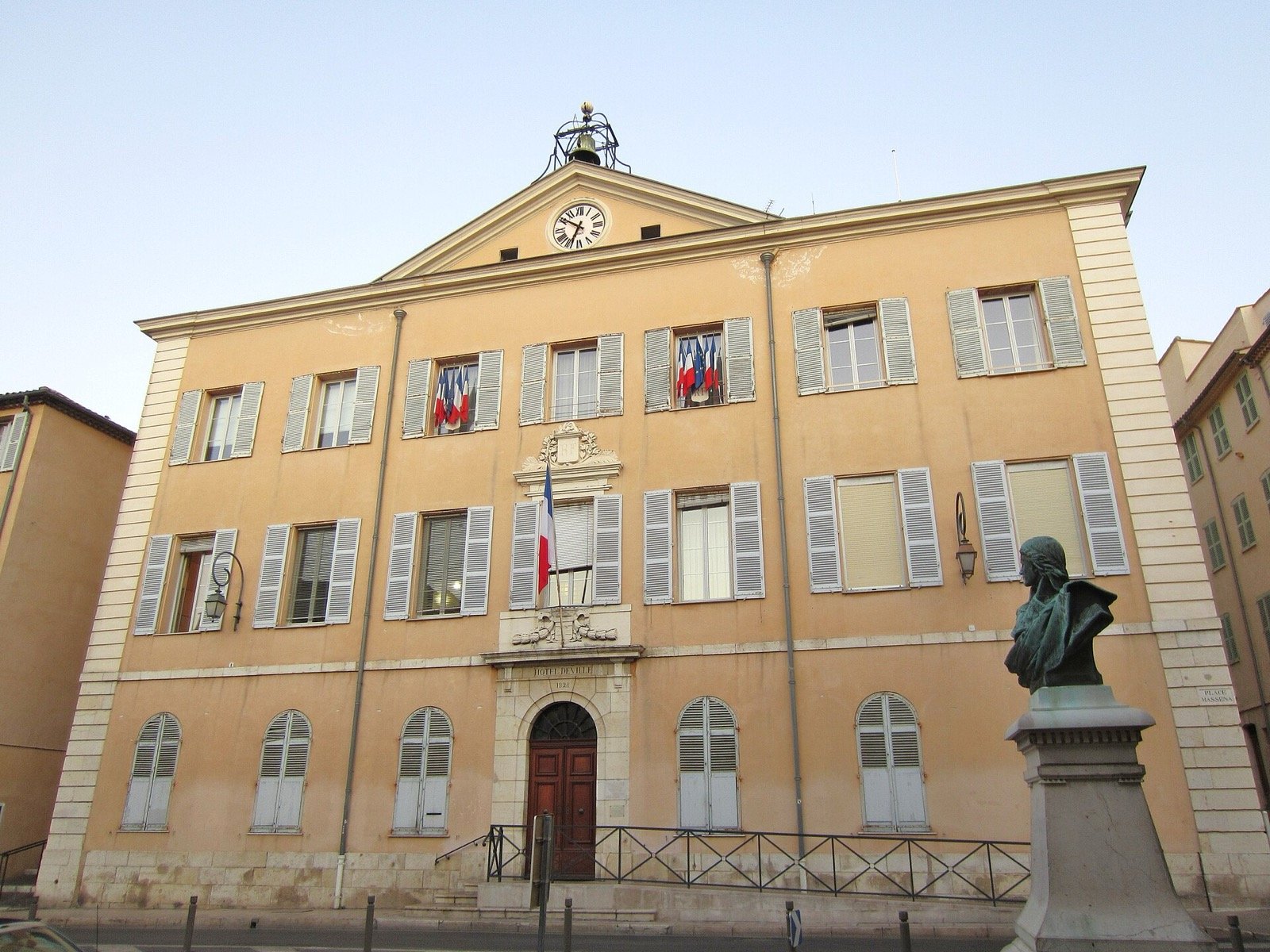 Développement d'applications mobiles à Antibes — Skyward Agency