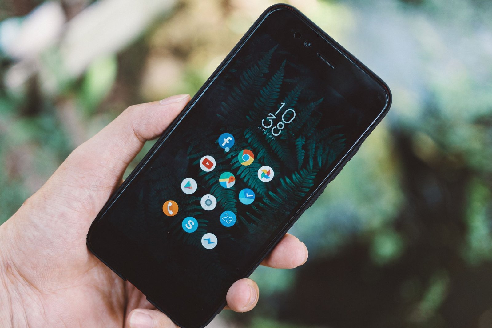 Schéma illustrant l'architecture technologique d'une application mobile, avec des icônes représentant les bases de données et