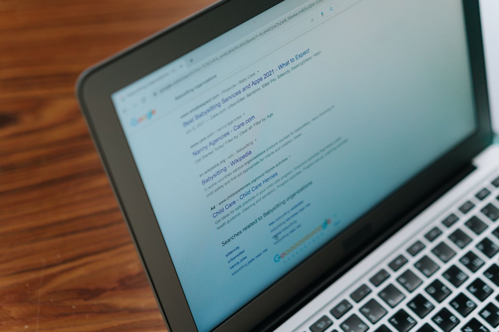 Écran affichant Google Search Console avec des données de performance de site web