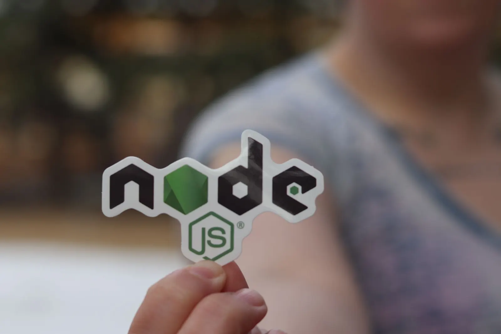 Équipe de startup travaillant sur un MVP Node.js, innovation rapide