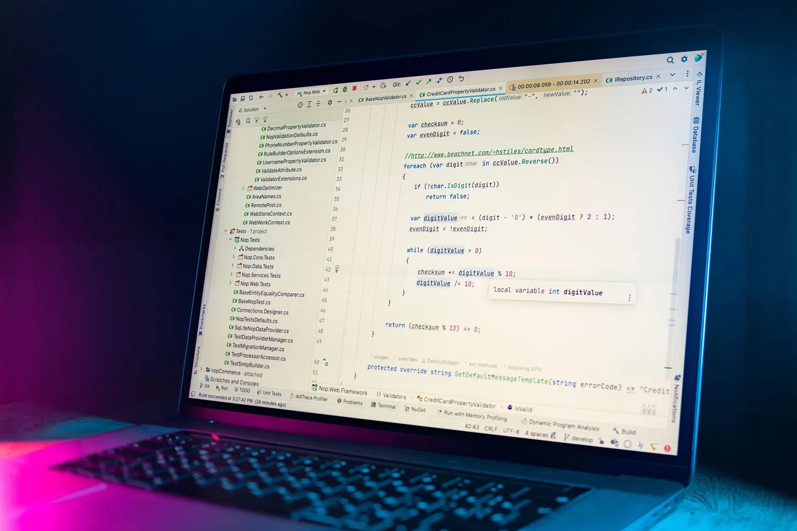 Illustration des couches frontend et backend d'une application mobile