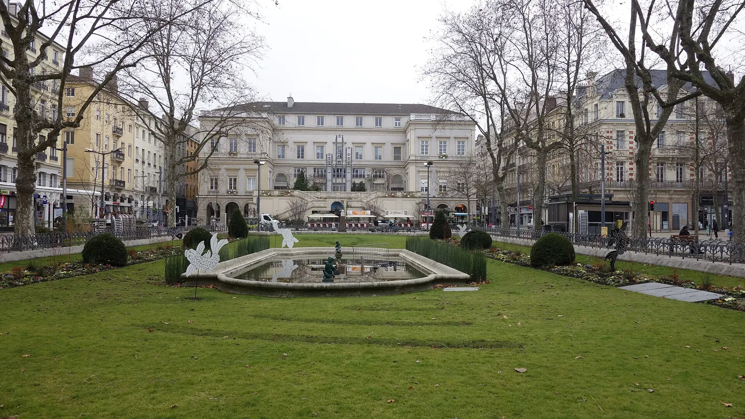 Hôtel de ville de Saint-Étienne vu depuis la place Jean Jaurès